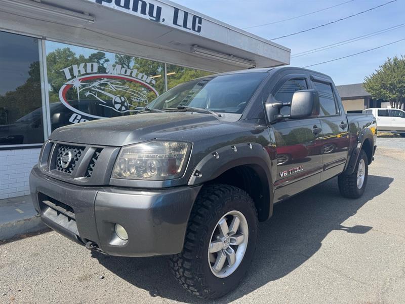 Nissan Titan XE Crew Cab 4WD SWB 2010