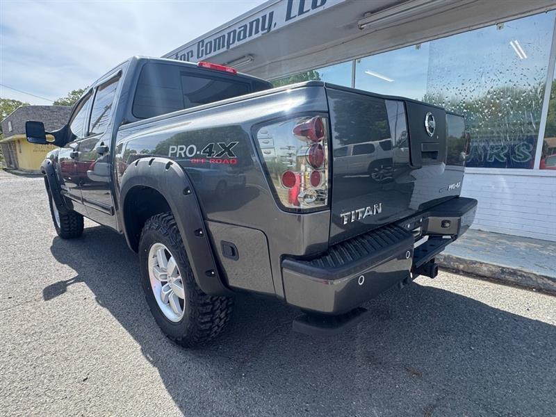 Nissan Titan XE Crew Cab 4WD SWB 2010