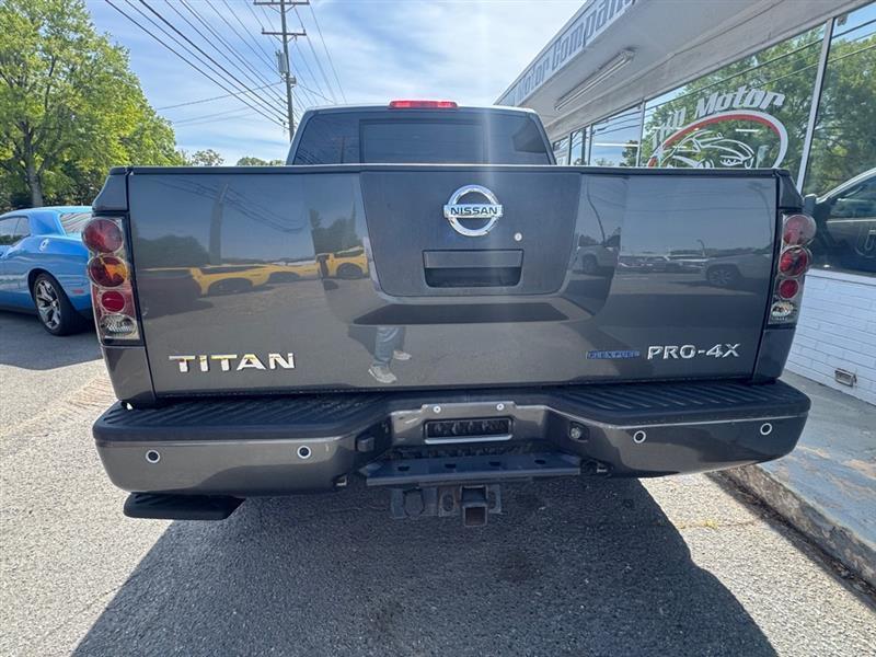 Nissan Titan XE Crew Cab 4WD SWB 2010