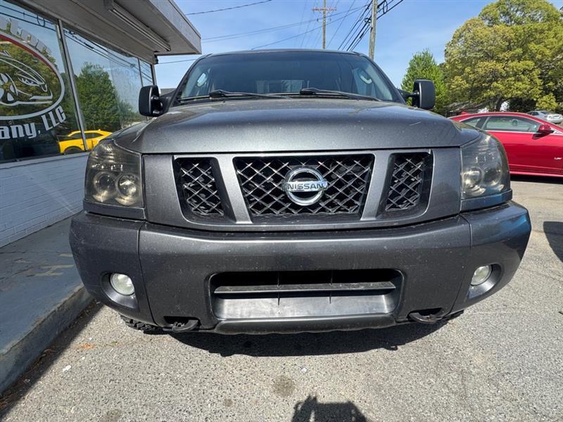 Nissan Titan XE Crew Cab 4WD SWB 2010