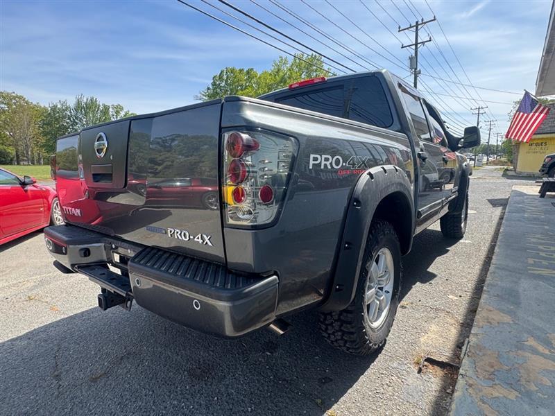 Nissan Titan XE Crew Cab 4WD SWB 2010