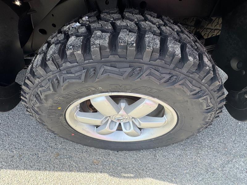 Nissan Titan XE Crew Cab 4WD SWB 2010