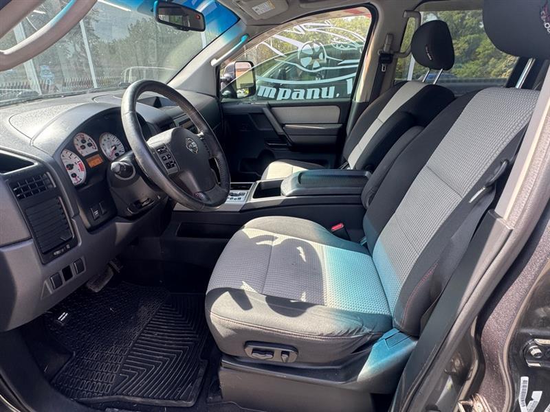 Nissan Titan XE Crew Cab 4WD SWB 2010