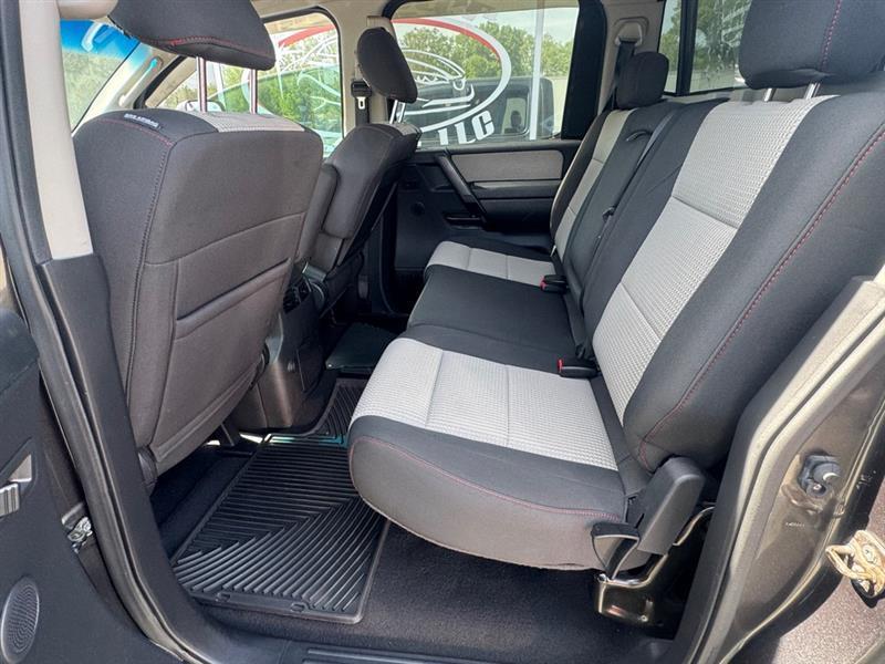 Nissan Titan XE Crew Cab 4WD SWB 2010