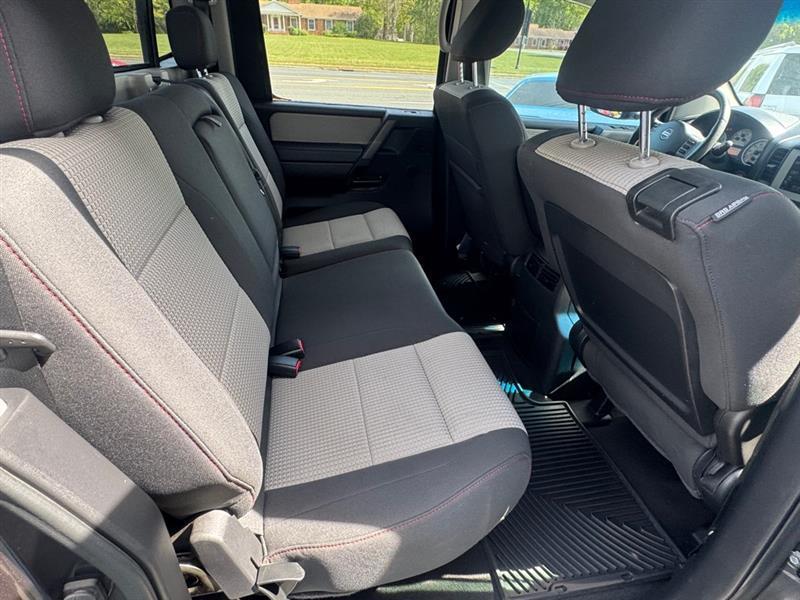 Nissan Titan XE Crew Cab 4WD SWB 2010