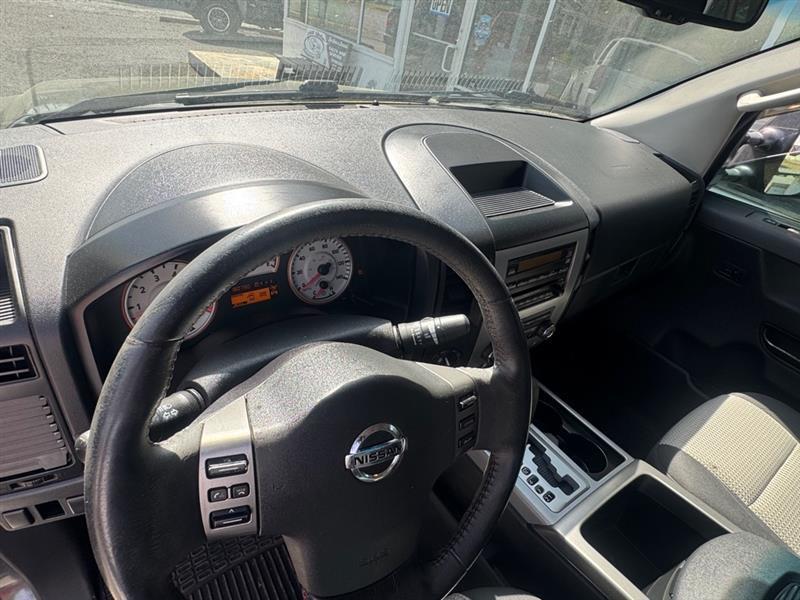 Nissan Titan XE Crew Cab 4WD SWB 2010