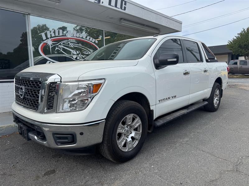 Nissan Titan SV Crew Cab 4WD 2018