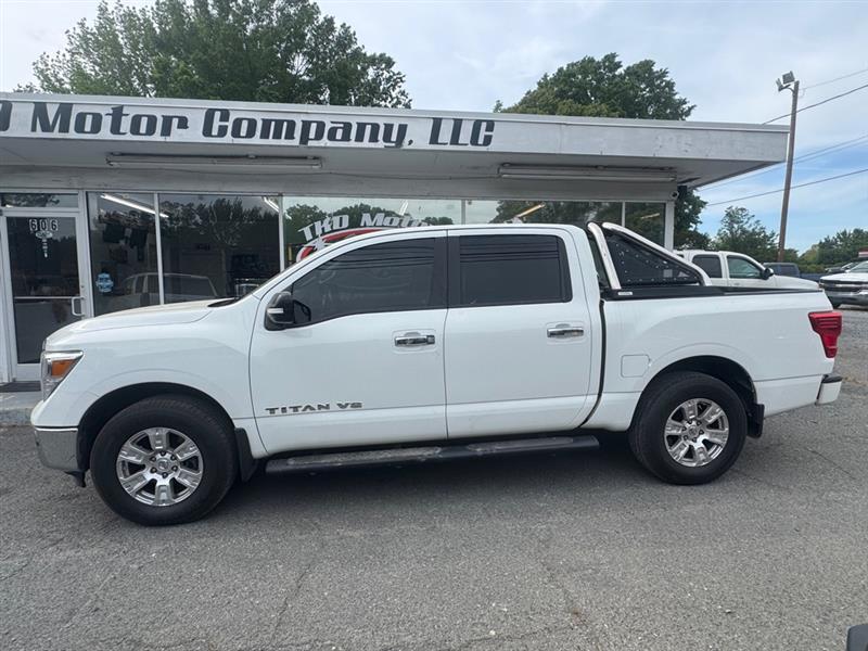 Nissan Titan SV Crew Cab 4WD 2018