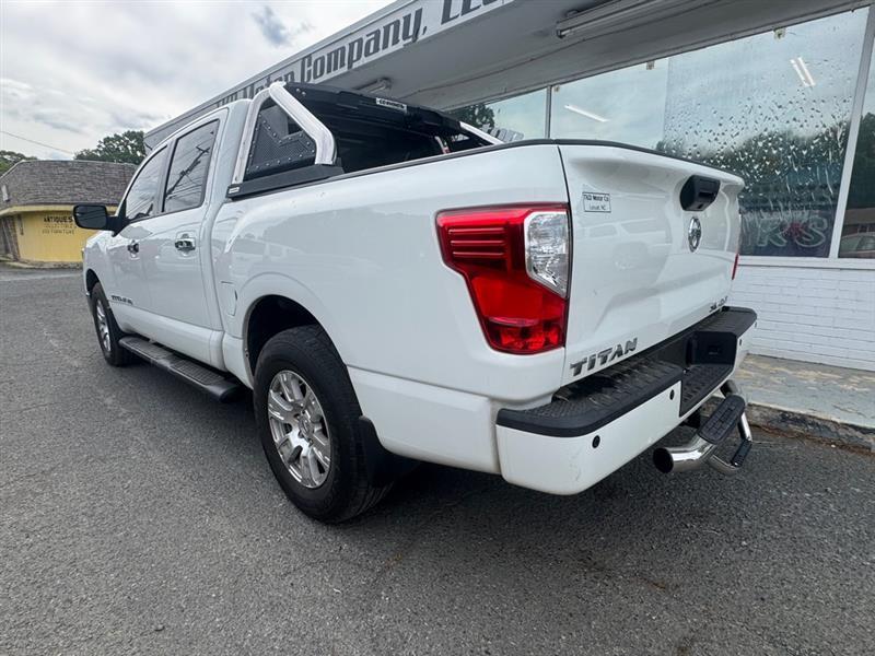 Nissan Titan SV Crew Cab 4WD 2018