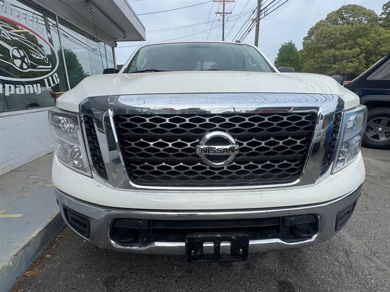 Nissan Titan SV Crew Cab 4WD 2018