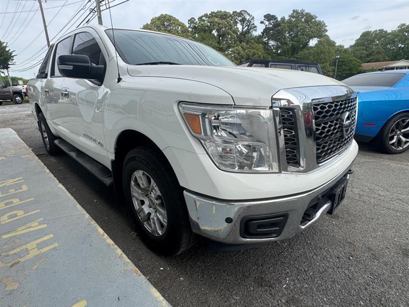 Nissan Titan SV Crew Cab 4WD 2018