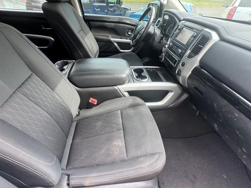 Nissan Titan SV Crew Cab 4WD 2018