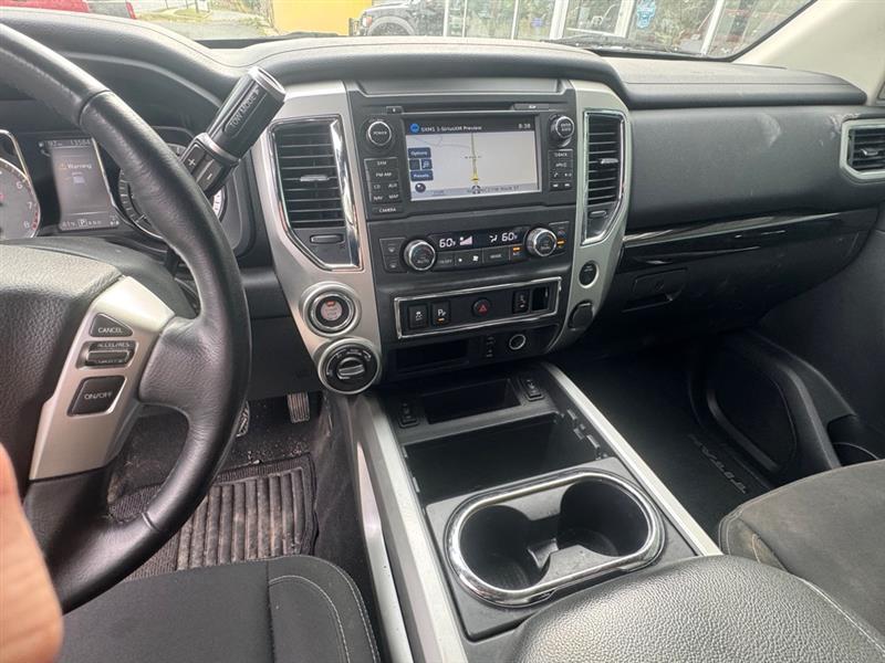 Nissan Titan SV Crew Cab 4WD 2018