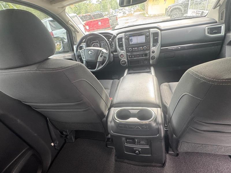 Nissan Titan SV Crew Cab 4WD 2018