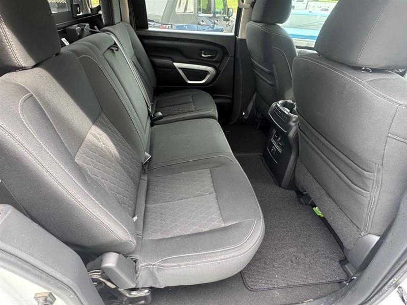 Nissan Titan SV Crew Cab 4WD 2018