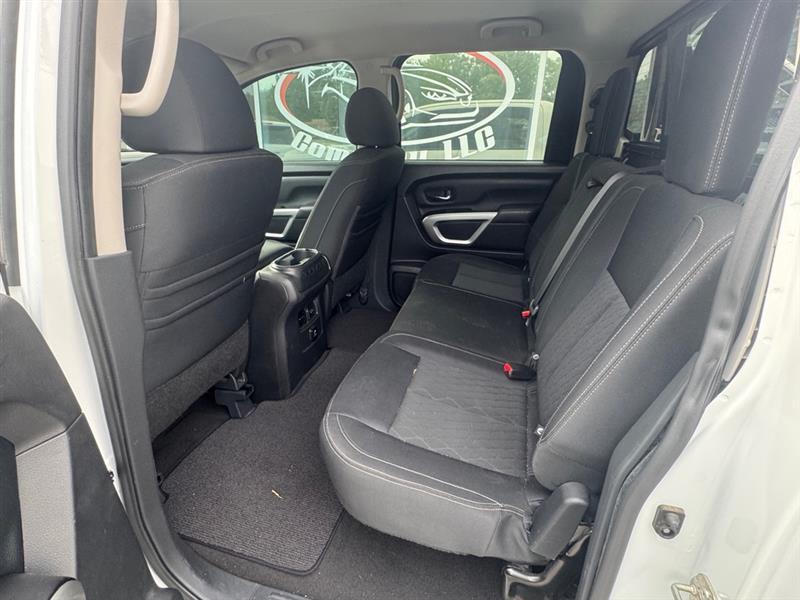 Nissan Titan SV Crew Cab 4WD 2018