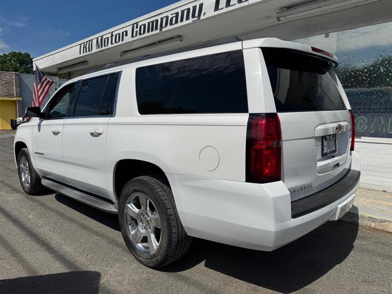 Chevrolet Suburban LT 1500 4WD 2015