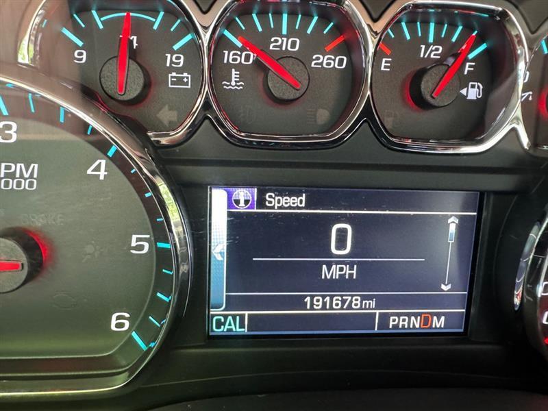 Chevrolet Suburban LT 1500 4WD 2015