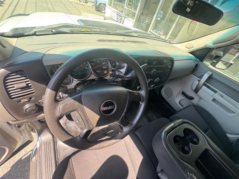 GMC Sierra 3500HD Work Truck Crew Cab 4WD 2011