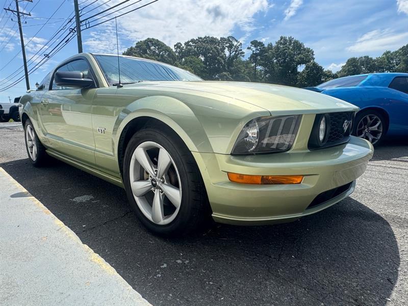 Ford Mustang GT Deluxe Coupe 2005