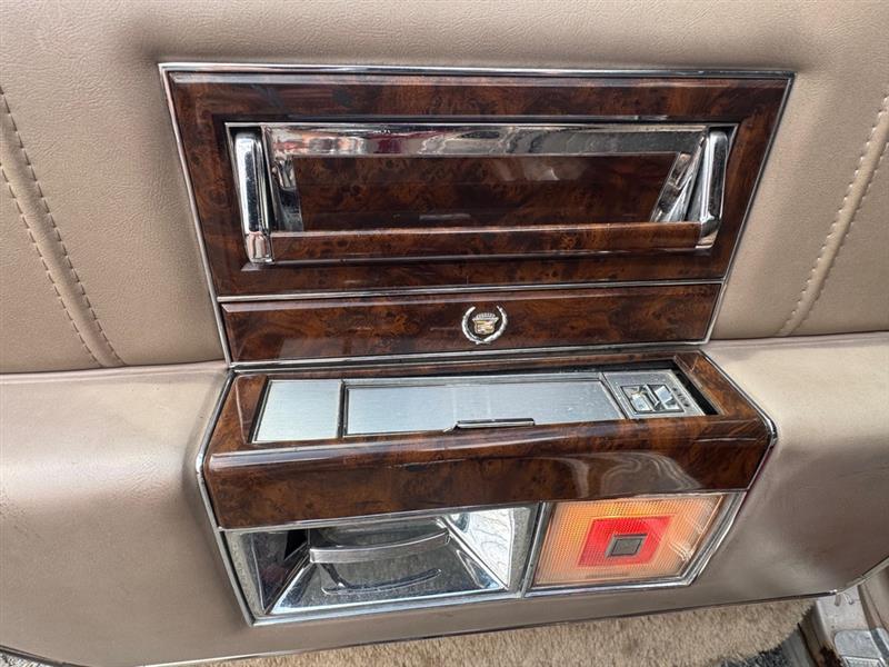Cadillac Brougham Base 1991