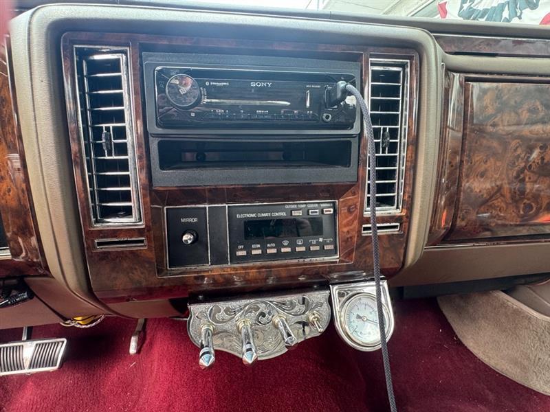 Cadillac Brougham Base 1991