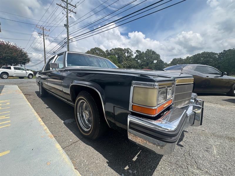 Cadillac Fleetwood Brougham Sedan 1986