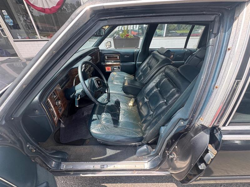 Cadillac Fleetwood Brougham Sedan 1986