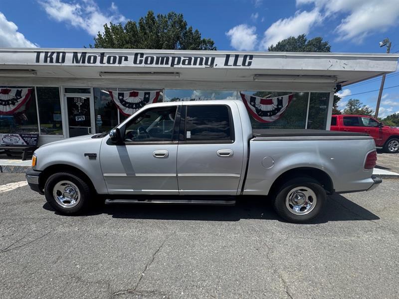 Ford F-150 XLT SuperCrew Short Bed 2WD 2002