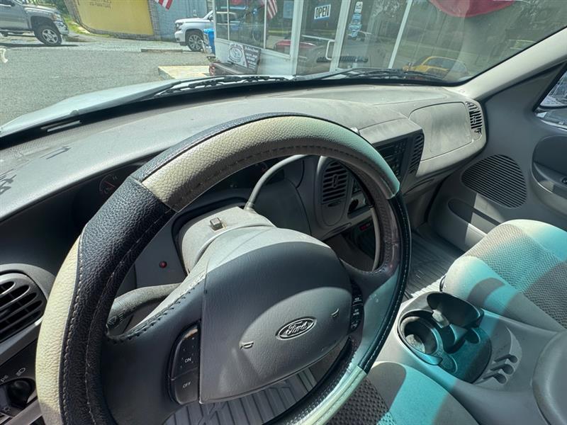 Ford F-150 XLT SuperCrew Short Bed 2WD 2002