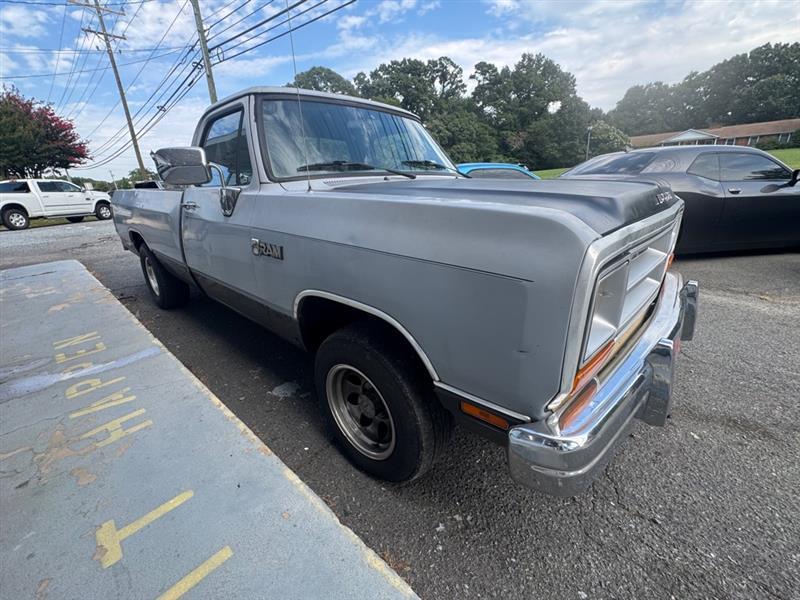 Dodge D100 Reg. Cab 8-ft. Bed 2WD 1989