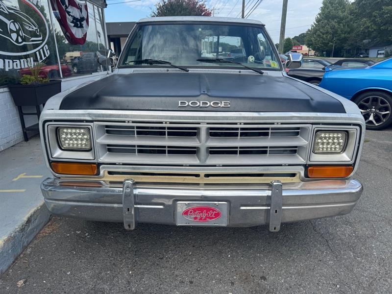 Dodge D100 Reg. Cab 8-ft. Bed 2WD 1989
