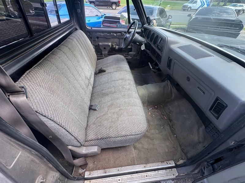 Dodge D100 Reg. Cab 8-ft. Bed 2WD 1989
