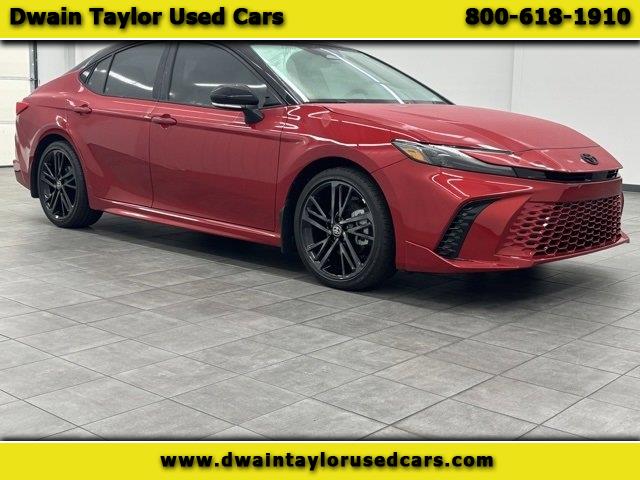 Toyota Camry XLE (Natl) 2025