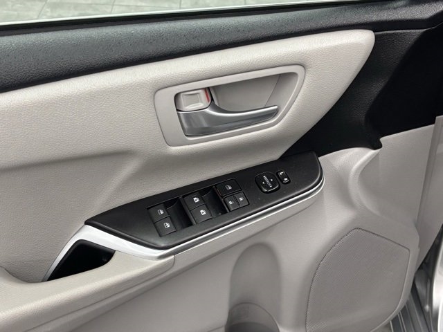 Toyota Camry XLE Auto (Natl) 2017