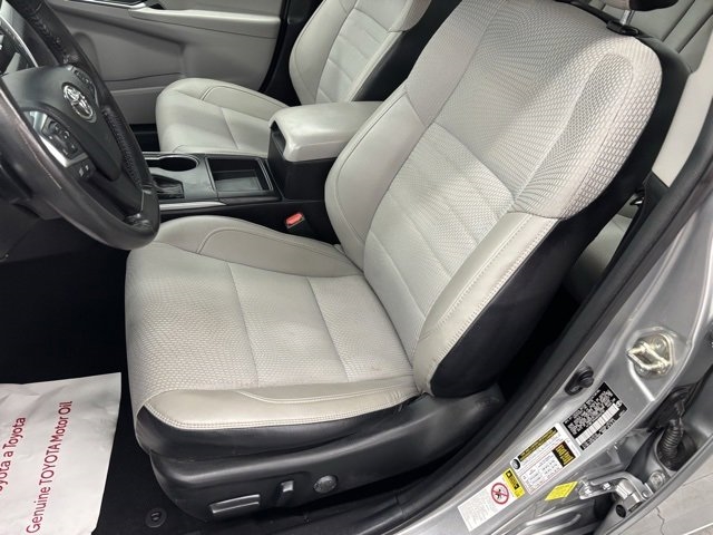 Toyota Camry XLE Auto (Natl) 2017