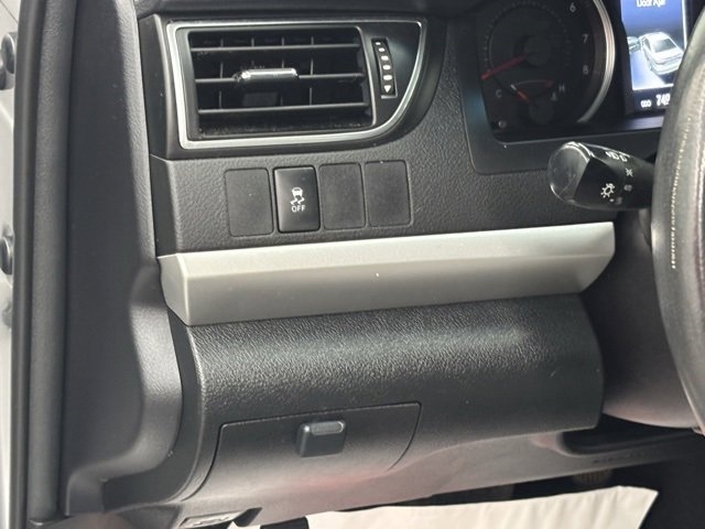 Toyota Camry XLE Auto (Natl) 2017