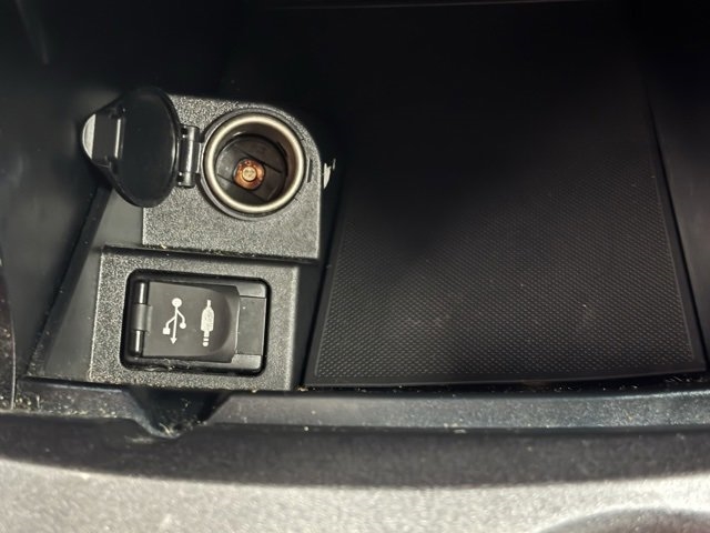 Toyota Camry XLE Auto (Natl) 2017