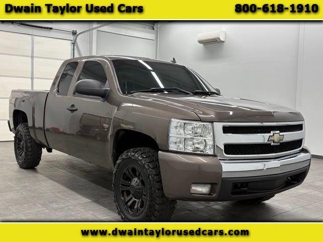 2008 Chevrolet Silverado 1500 4WD Ext Cab 143.5" LT w/1LT