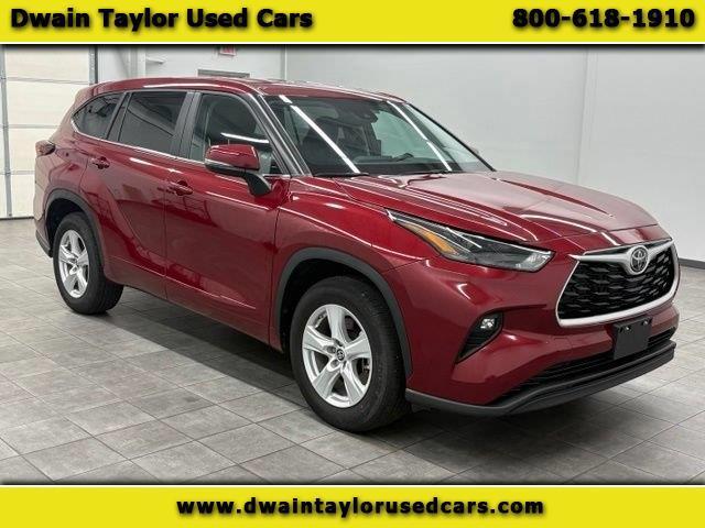 2024 Toyota Highlander LE FWD (Natl)