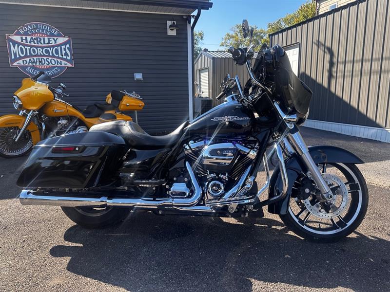 2017 Harley-Davidson FLHXS 