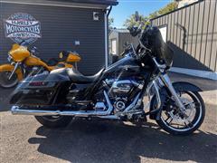 2017 Harley-Davidson FLHXS 