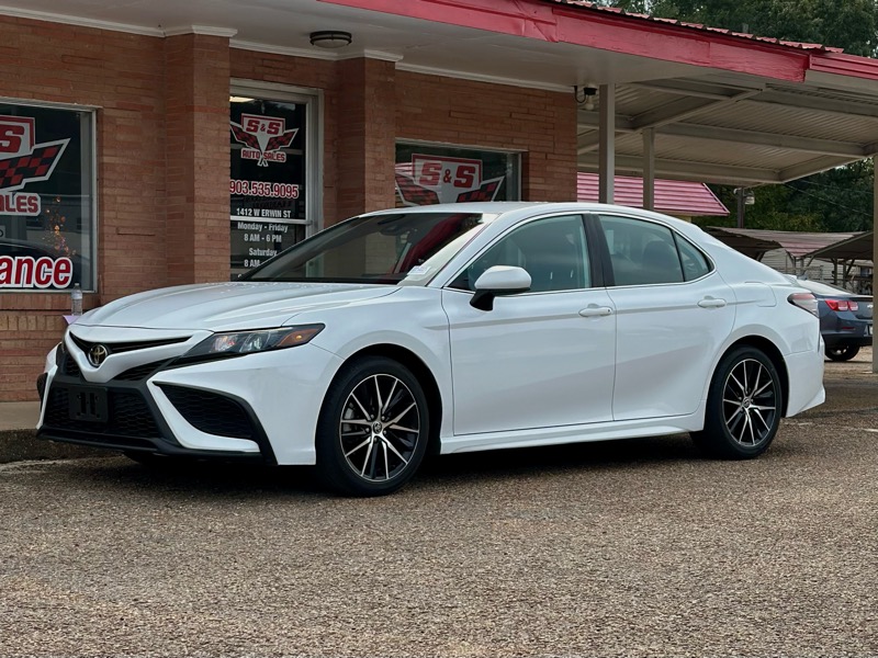 Toyota Camry SE 2021