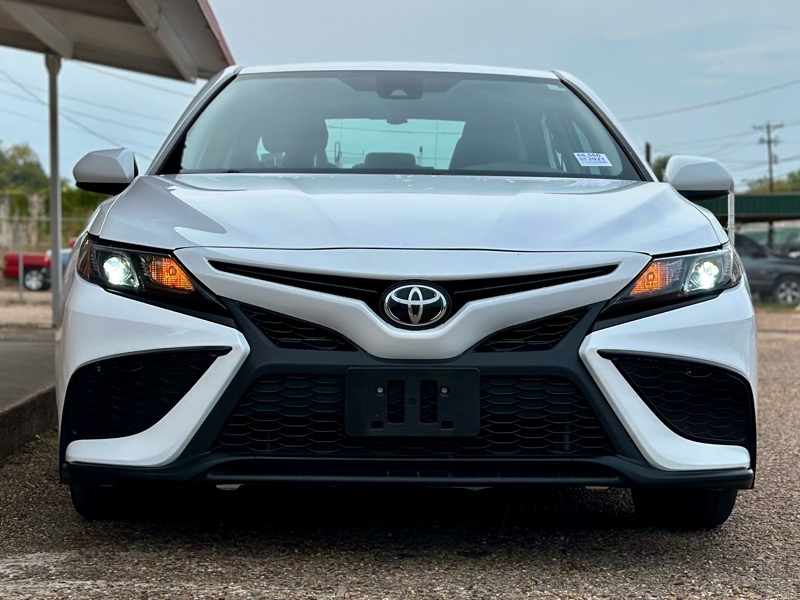 Toyota Camry SE 2021