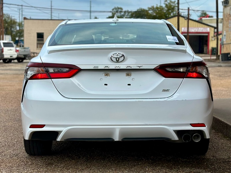 Toyota Camry SE 2021