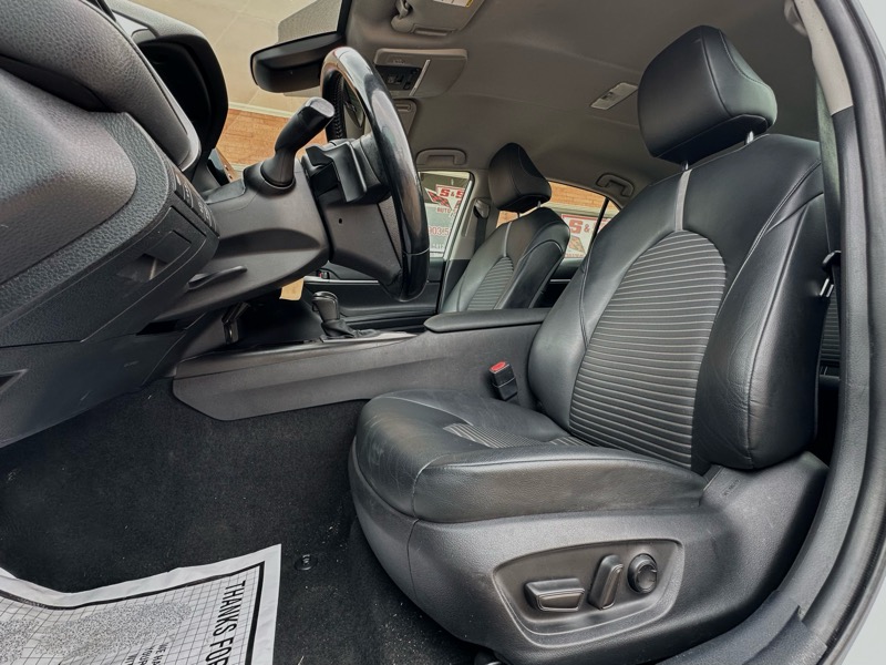 Toyota Camry SE 2021