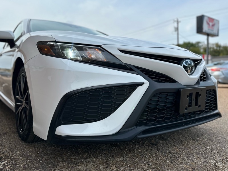 Toyota Camry SE 2021