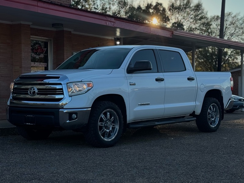 2017 Toyota Tundra SR5 5.7L V8 FFV CrewMax 2WD