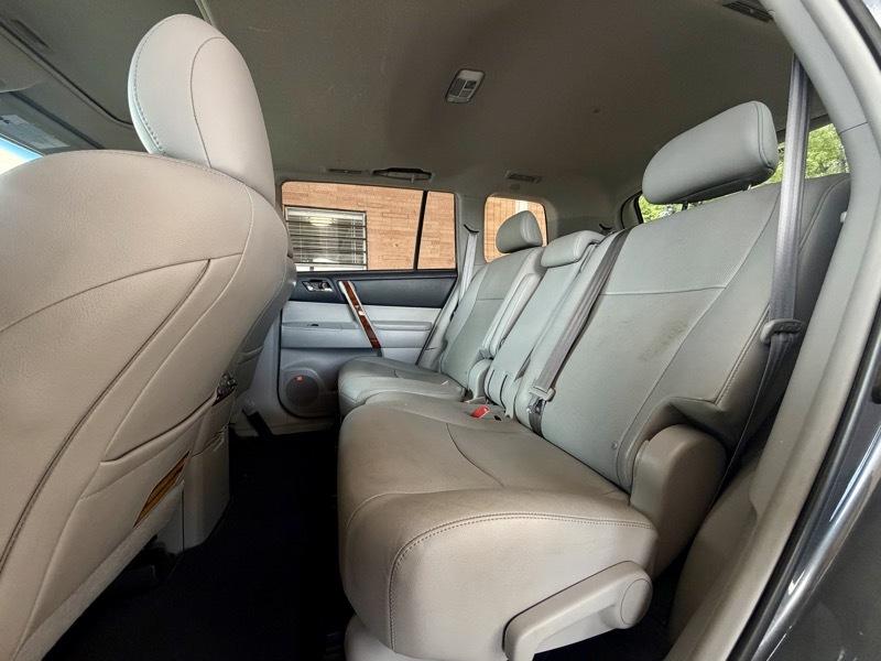 Toyota Highlander Limited 2WD 2013