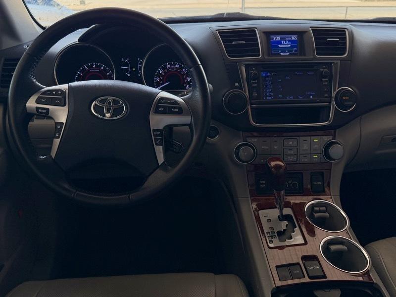 Toyota Highlander Limited 2WD 2013